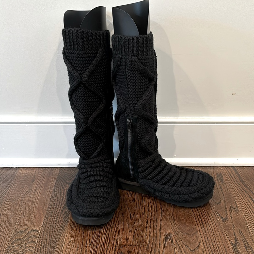 NEVER WORN - Tall Black Knitted UGG Boots